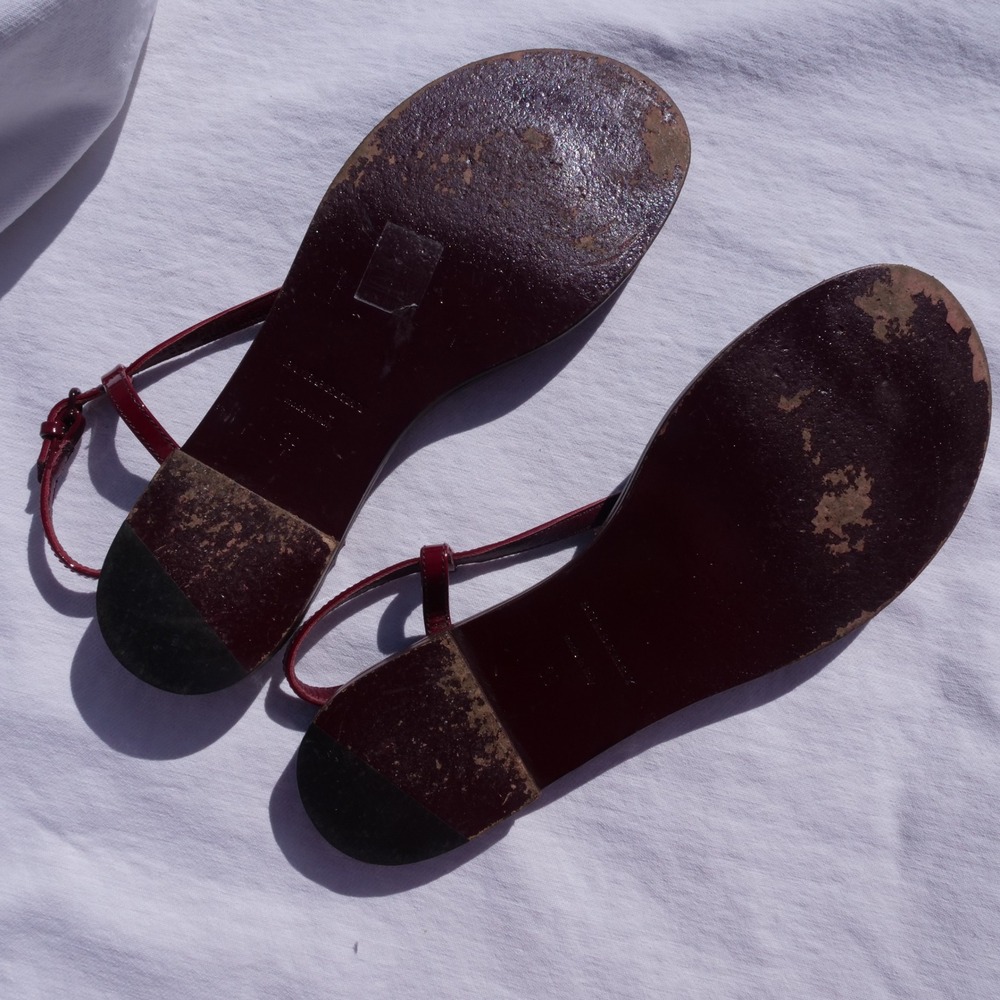 Archival‎ Burberry burgundy/wine patent leather chain accent flat thong sandals - Picture 3 of 8